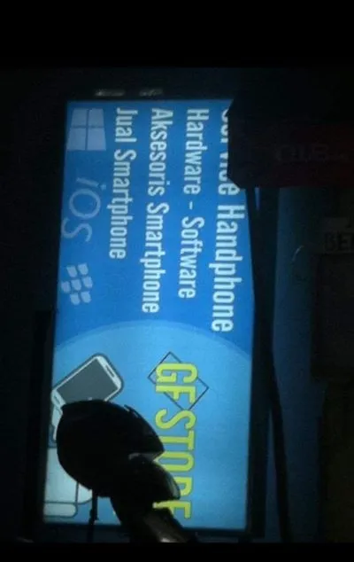 Proses pemasangan neon box